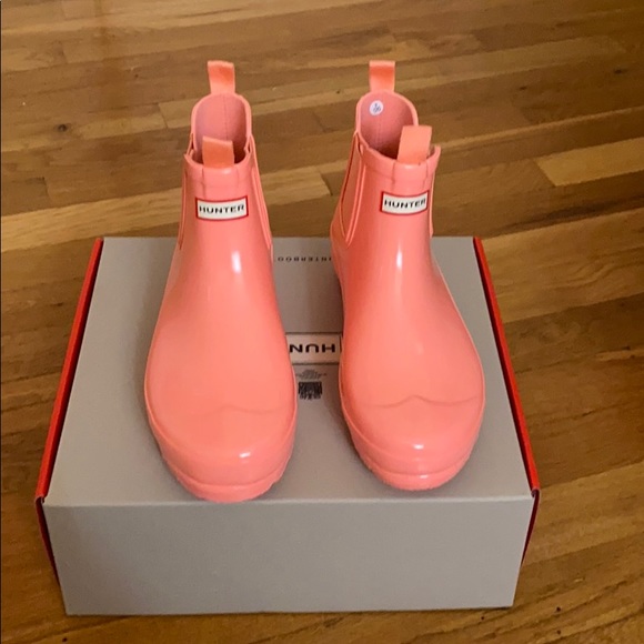 Hunter Shoes - HUNTER NIB Glossy Coral Short Chelsea Rainboots